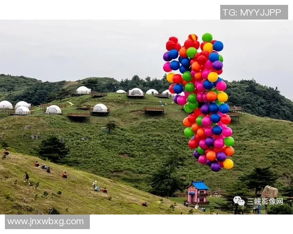 足球明星挑战芒果踢球趣味视频引发网友热议与欢笑